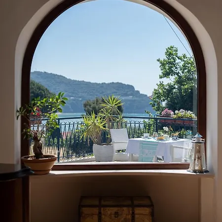 Gli Archi Sul Mare Gaeta