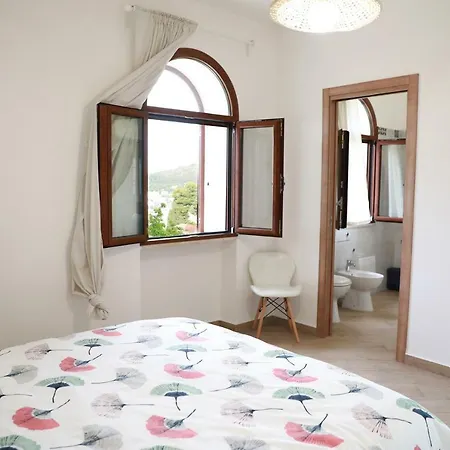 Gli Archi Sul Mare