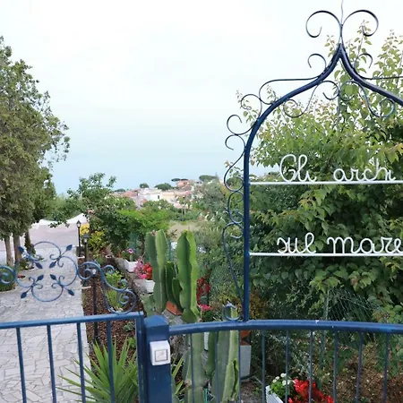 Gli Archi Sul Mare Gaeta