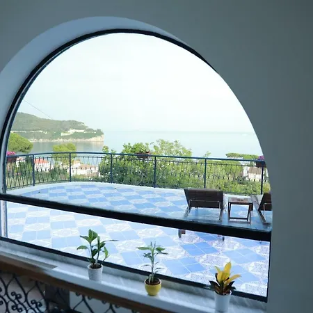 Gli Archi Sul Mare